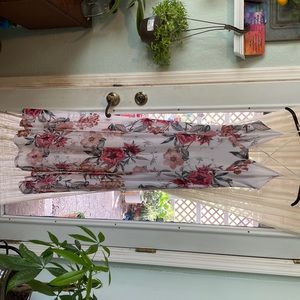 Lightweight spring dress with 2 slits